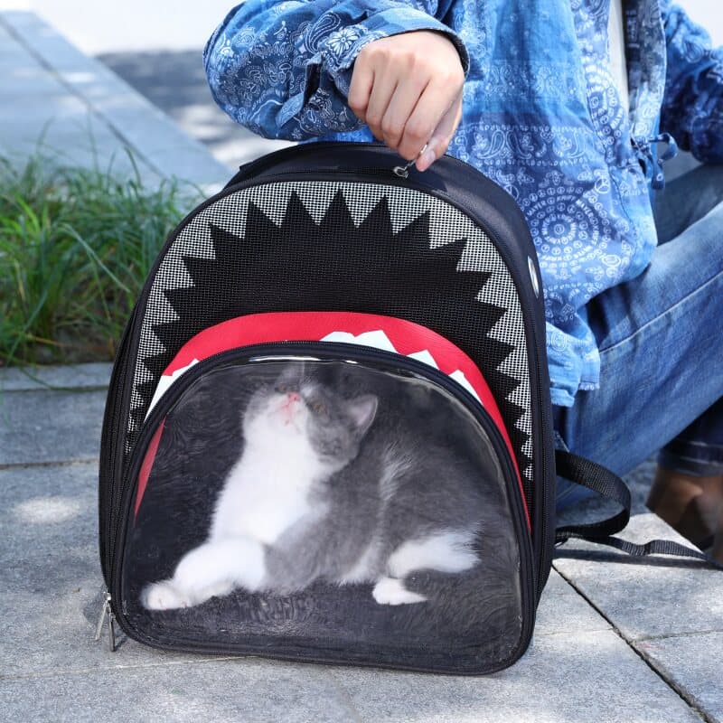 猫キャリーバッグ 鮫モチーフ透明窓付き猫用背負い式キャリー