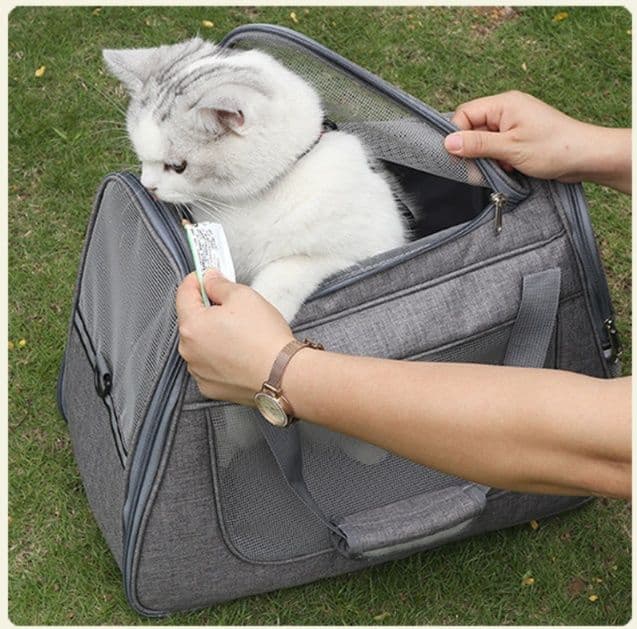 猫キャリーバッグ 大容量通気性抜群猫キャリーバッグ車固定ベルト付